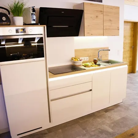 Leos Alpenchalet Appartement *